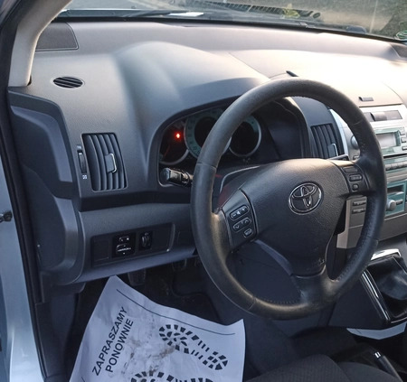 Toyota Corolla Verso cena 16999 przebieg: 201000, rok produkcji 2005 z Słupsk małe 211